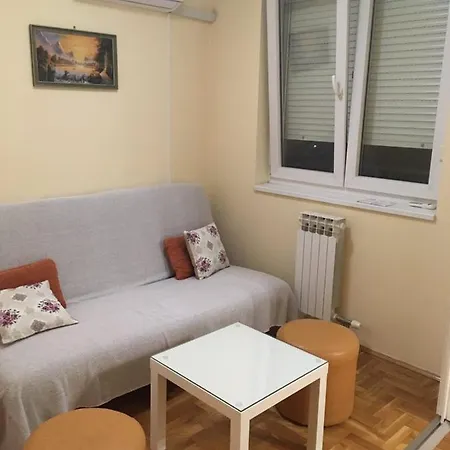 Apartment Deer *